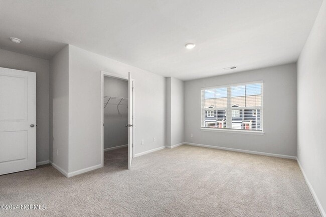 Building Photo - 3121 Lobelia Ln