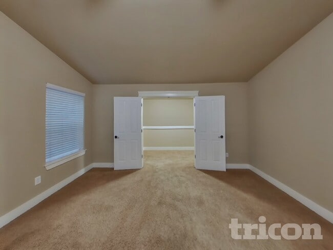 Building Photo - 4422 Logan Dr NE