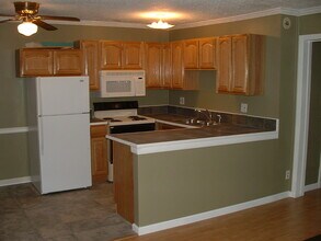 Building Photo - $780/Bedroom | 2 Bedroom Condo Near UTK | Fort Sanders Area