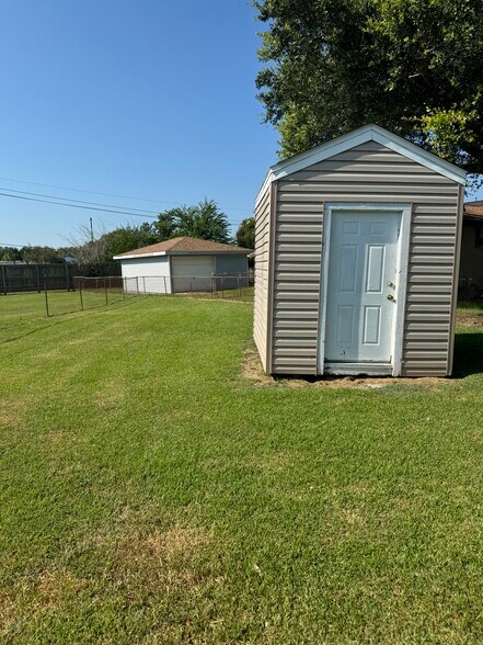 Building Photo - 109 Upsilon St