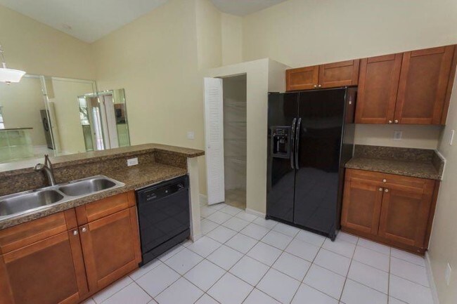 Building Photo - 1333 E Glen Oak Rd