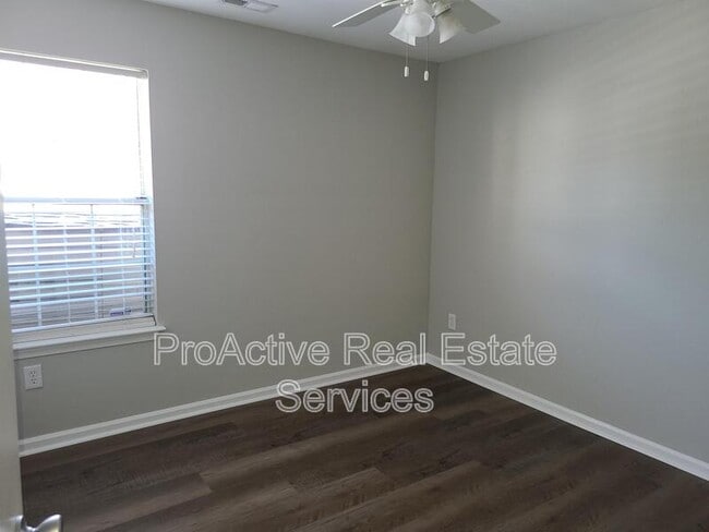 Building Photo - 216 Diamond Ave