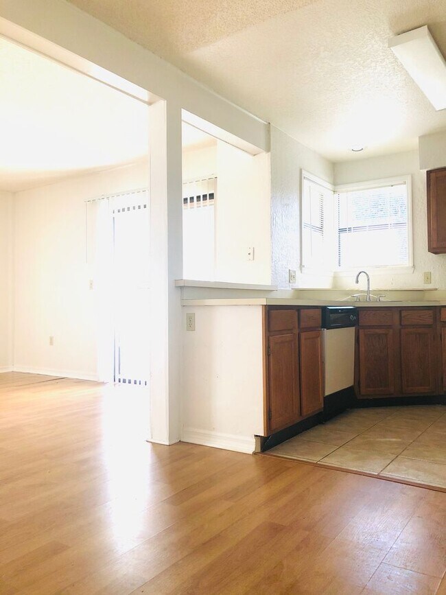 Building Photo - 2911 Antique Oaks Cir