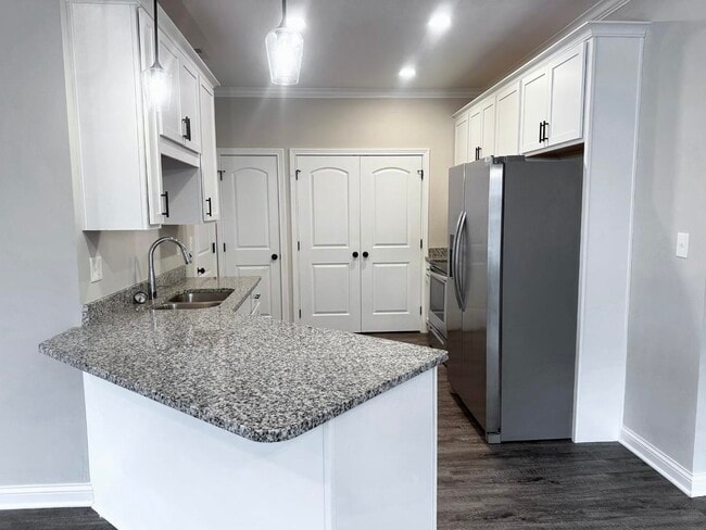 Building Photo - 6533 Fortuna Ave