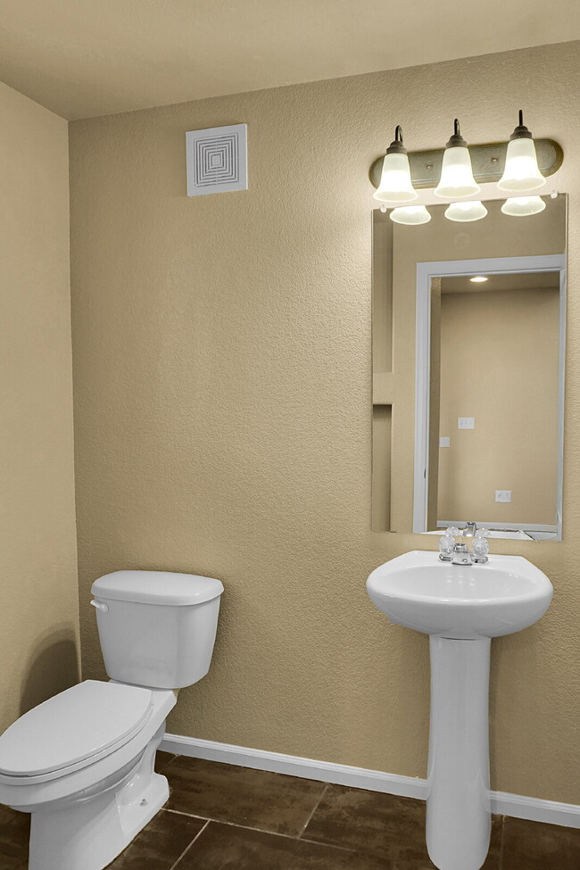 Building Photo - $2,400.00 - 4 Bed, 3.5 Bath Home in CO Springs with Great Community Amenities!