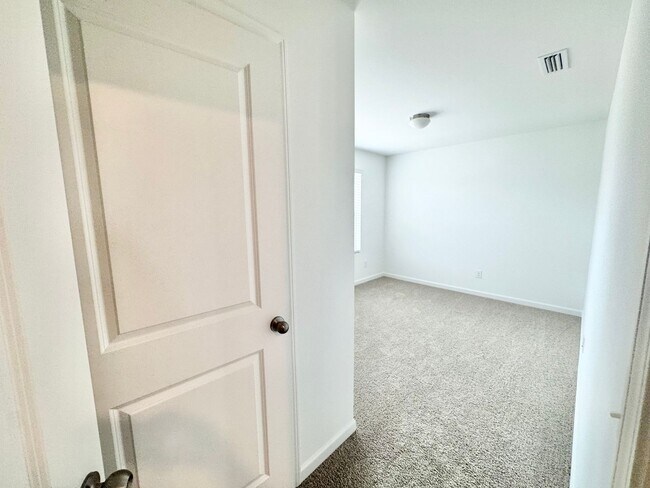 Building Photo - 4 br 2.5 ba home in the Kensington community  READY May 20TH  Close to I-85