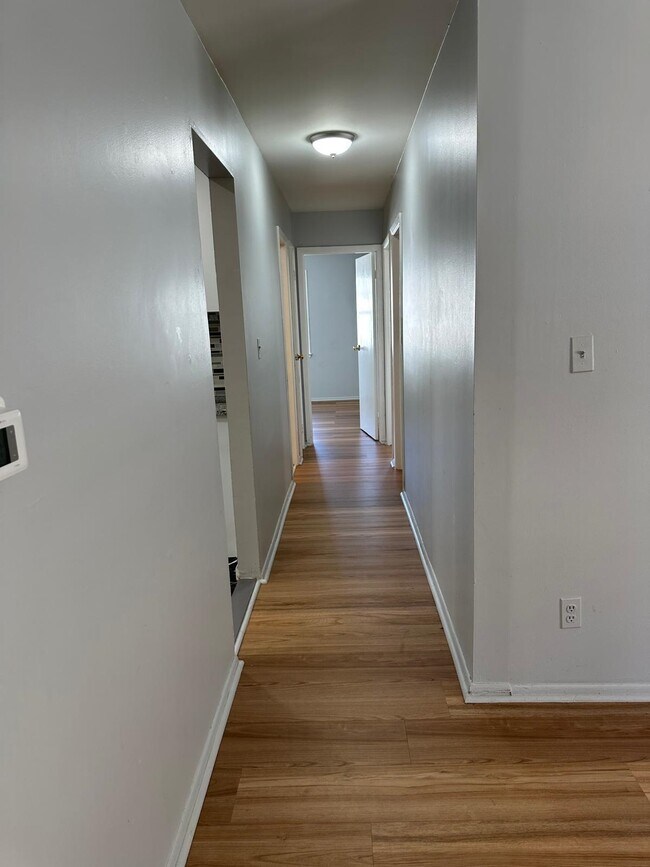 Building Photo - 12 Colonial Dr