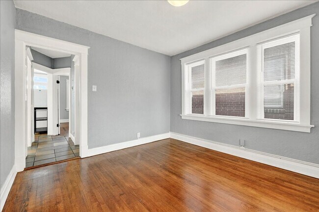 Building Photo - 5505 Rhodes Ave