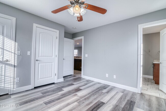 Building Photo - 2225 S Porter Ave