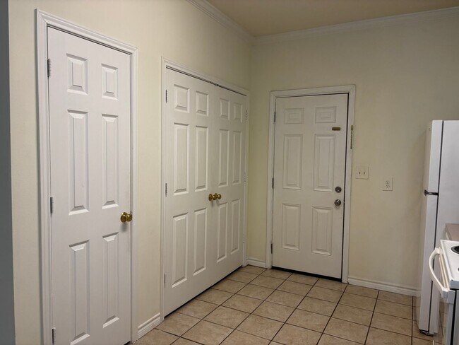 Building Photo - 103 Elkwood Cir