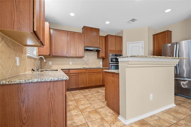 Building Photo - 14308 Lake Victor Dr