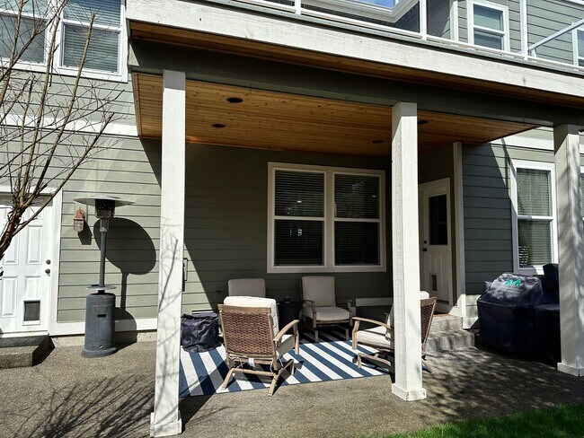 Building Photo - 7731 McKinley Loop NE