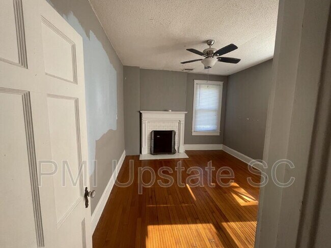 Building Photo - 181 N Fairview Ave