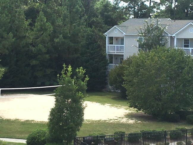 Building Photo - Freshly Painted! New Luxury Vinyl Plank Fl...