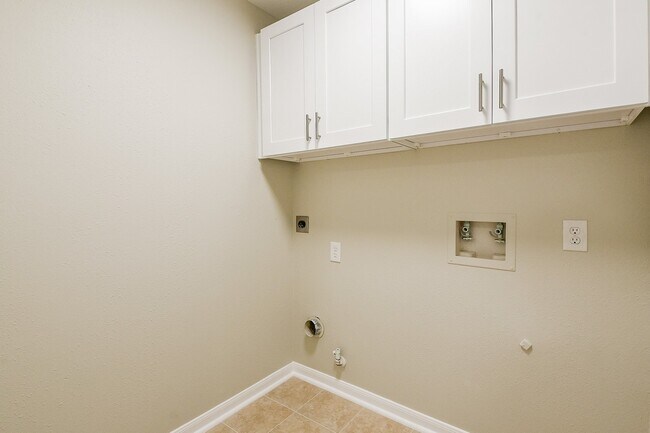 Building Photo - 815 Robins Way