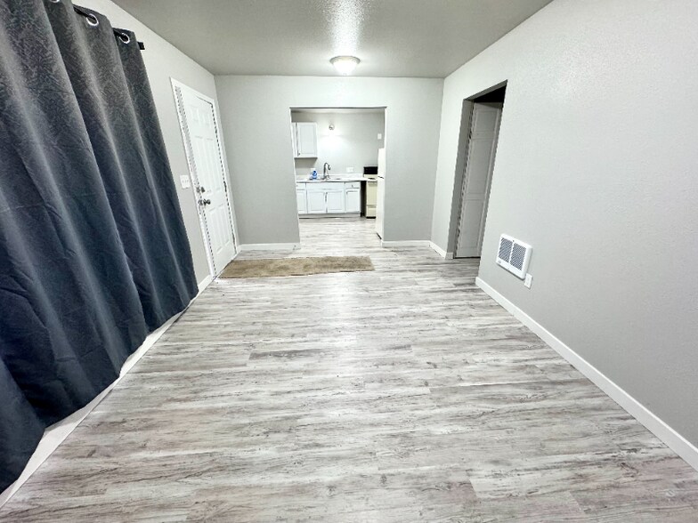 Building Photo - 63671 Harriet Rd