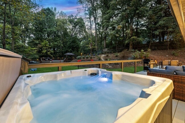 Building Photo - NEW! Fully Furnished Atlanta Oasis - Upsca...