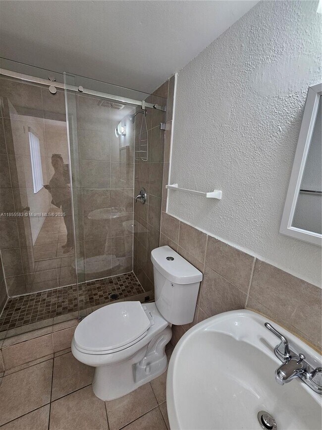 Building Photo - 8475 SW 156th Ct