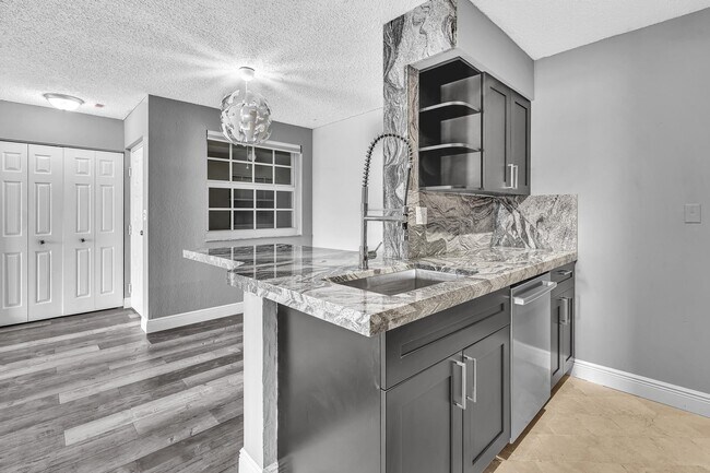 Building Photo - 2820 N Oakland Forest Dr