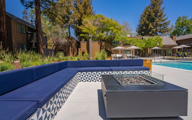 Building Photo - Old Orchard