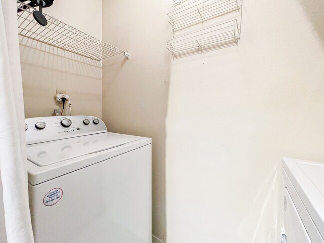 Building Photo - ***Beautiful 2 Bed, 2 Bath Condo in the Heart of Pensacola!***