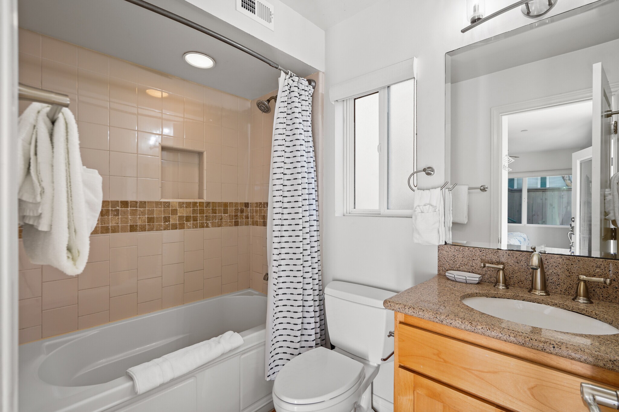 Building Photo - 819 Ostend Ct