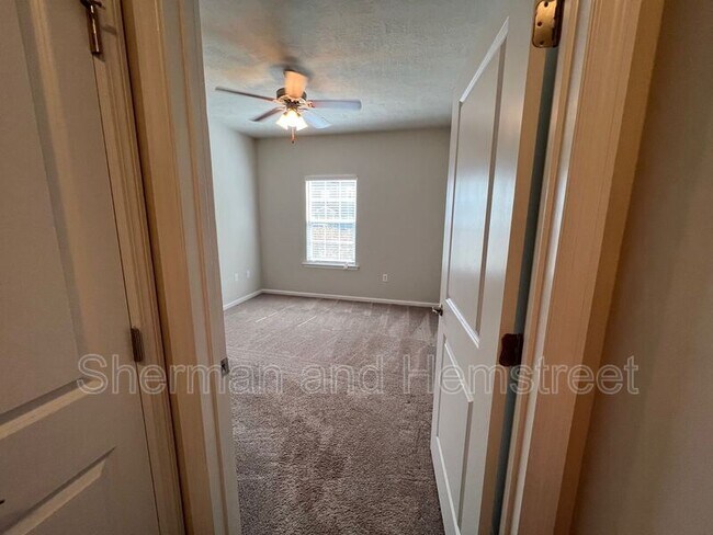Building Photo - 661 Dobhill Ln