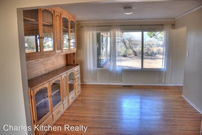 Building Photo - 4 br, 2 bath House - 1050 Holly Way