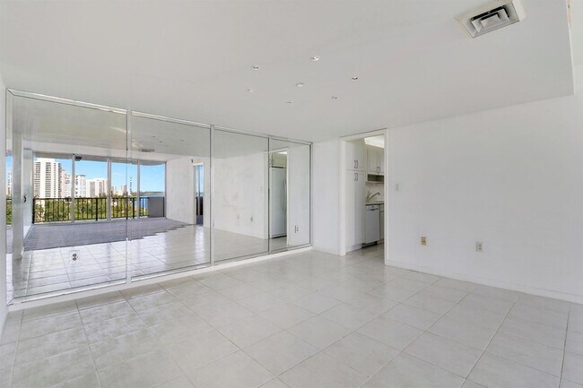 Building Photo - 4200 N Ocean Dr
