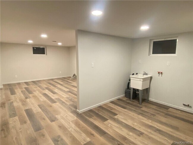 Building Photo - 18 Mountain Rd