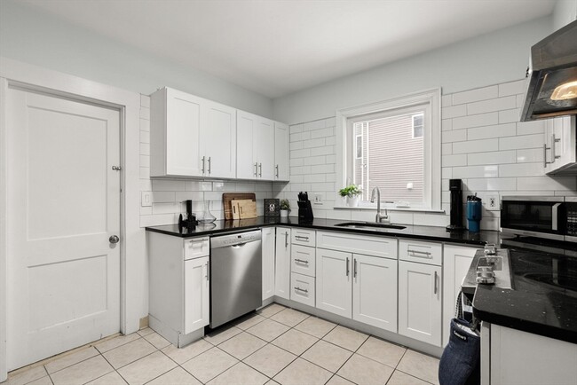 Building Photo - 102 Montclair Ave