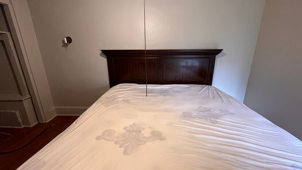 Building Photo - 5859 Hobart St