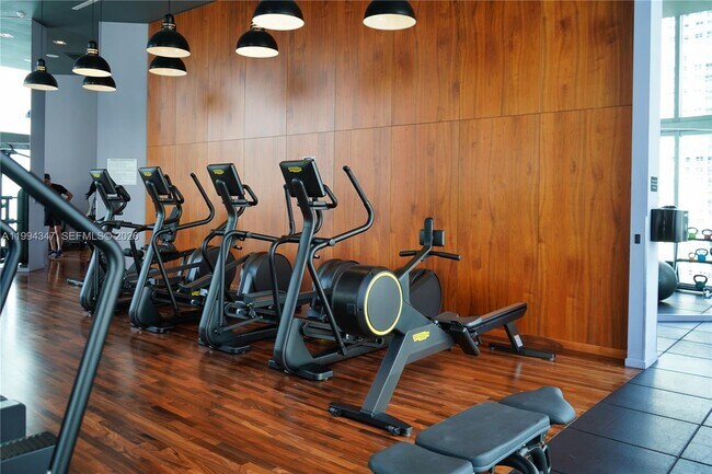 Building Photo - 1300 Brickell Bay Dr