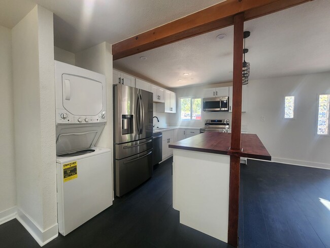 Building Photo - Stunning and Unique 1 Bed 1 Bed remodeled ...