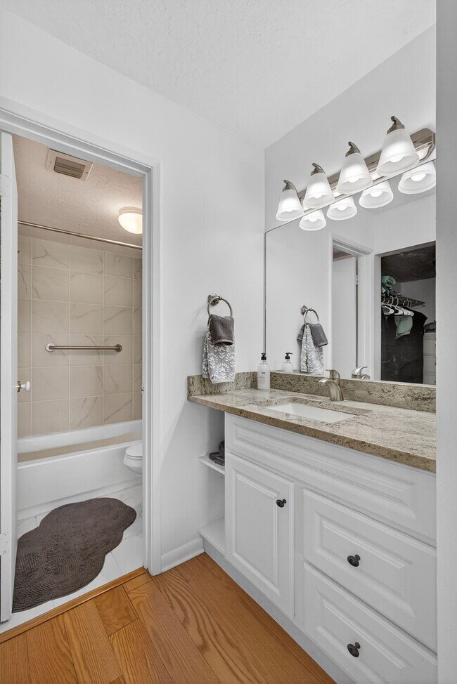 Building Photo - 12790 Briarlake Dr