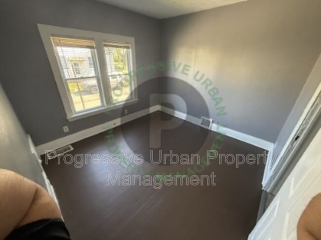 Building Photo - 3412 E 147th St