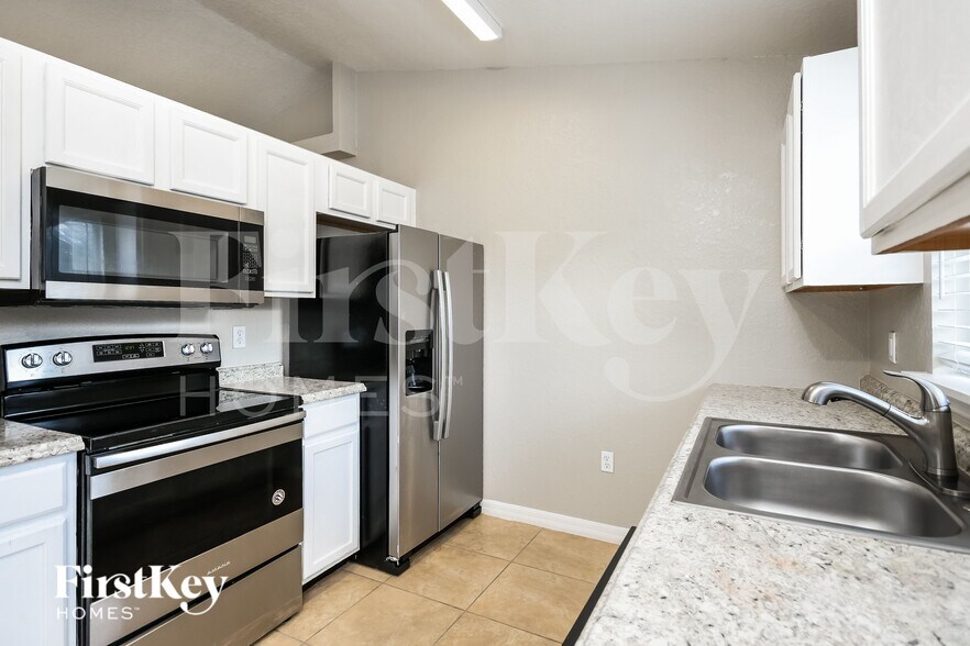 Building Photo - 620 Robin Ln