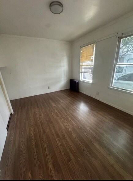 Building Photo - 2001 Amelia Ave