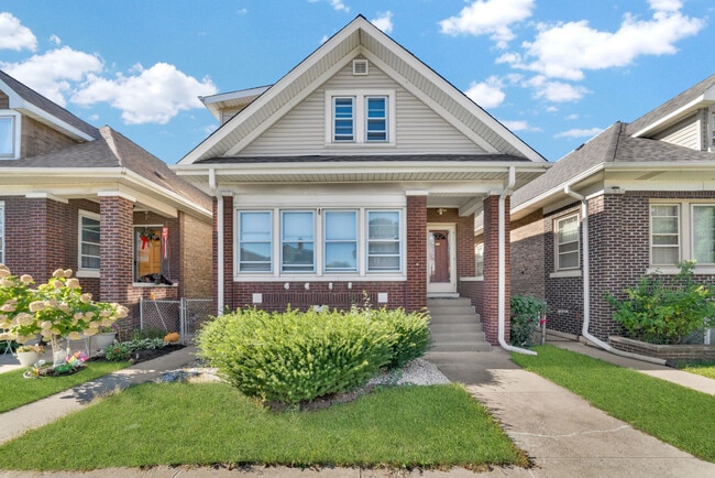 Primary Photo - 6238 S Massasoit Ave