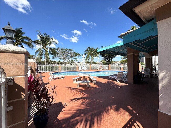 Building Photo - 1260 SE 28th Ct