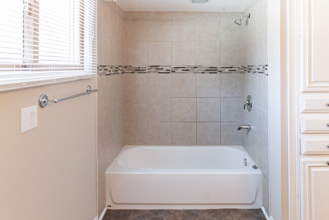 Building Photo - N1246 Walnut Rd