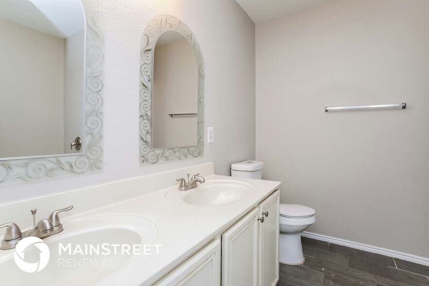 Building Photo - 1111 Antoinette Dr