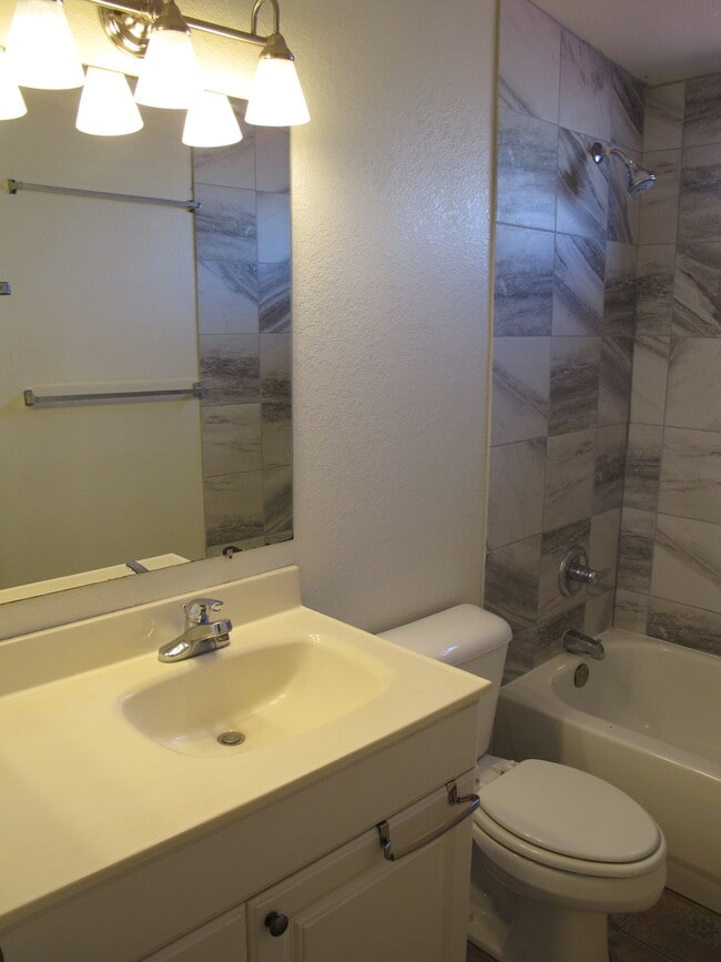 Building Photo - 1620 N Fremont Ave