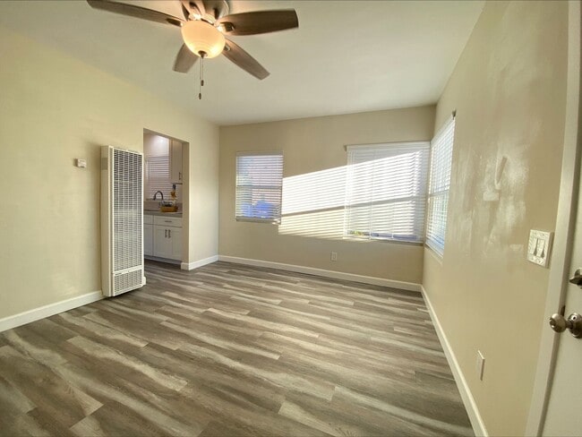 Building Photo - 1 Block from the Beach! Apartment Home in Ocean Beach! Private Garage! Private Patio!