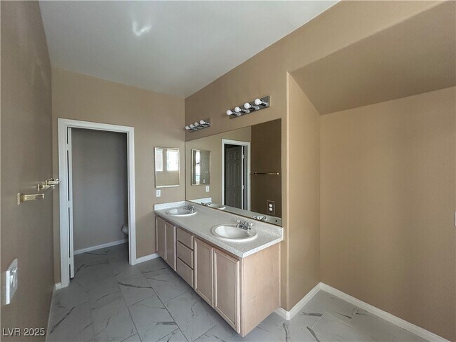 Building Photo - 157 Lakewood Garden Dr