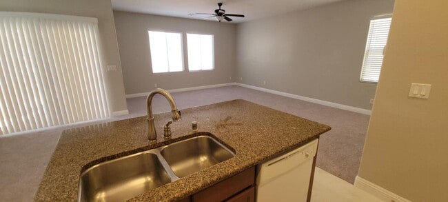 Building Photo - STILLHOUSE rsearching? 3 bedrooms, 2.5 bat...