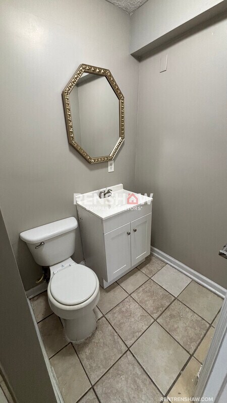 Building Photo - 5022 Byron Rd