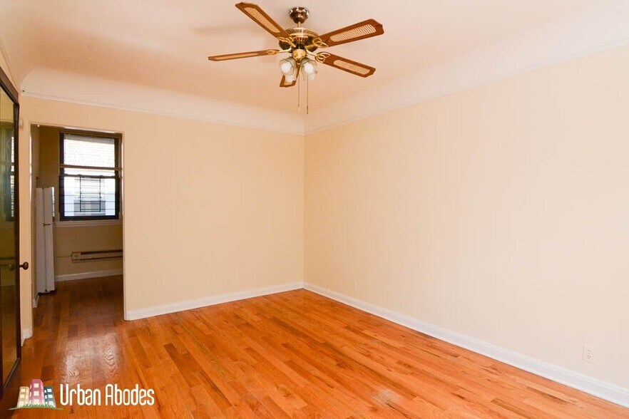 Building Photo - 4415 N Wolcott Ave