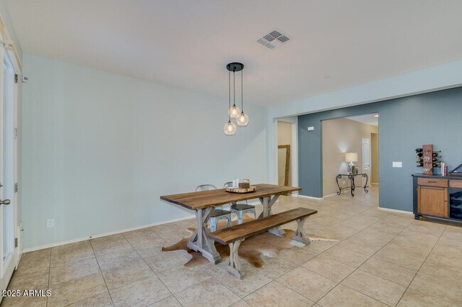 Building Photo - 21450 W Almeria Rd