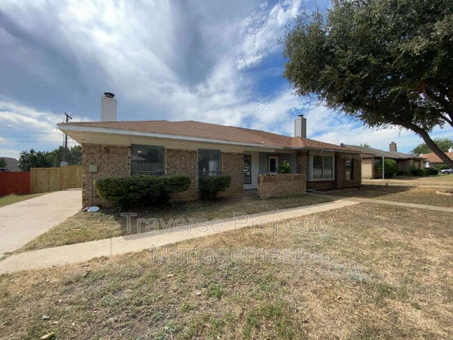 Building Photo - 209 Hickory Springs Dr